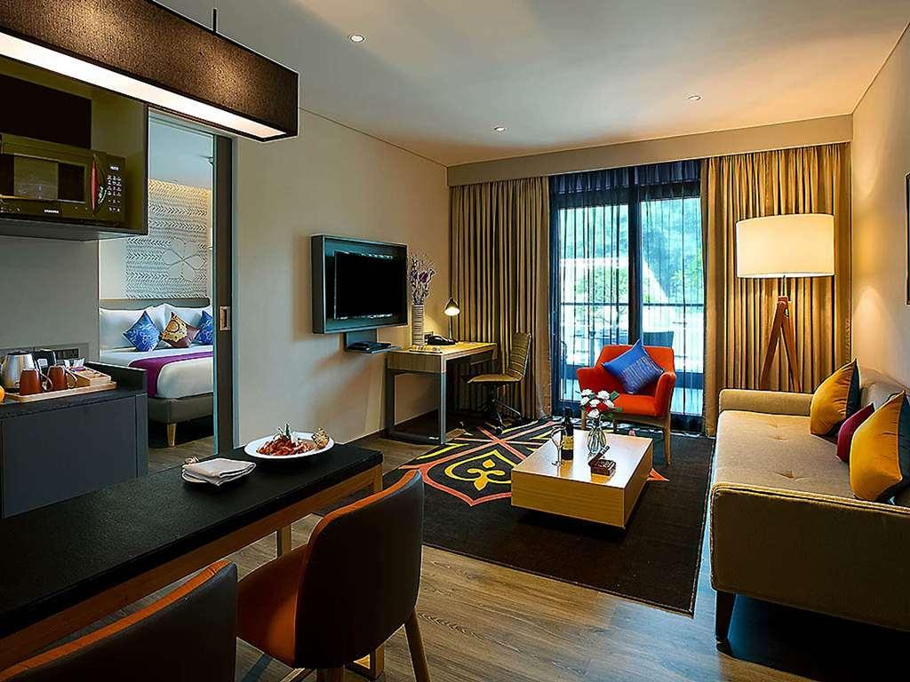 Grand Mercure Mysore - An Accor Brand Oda fotoğraf A typical suite at the hotel