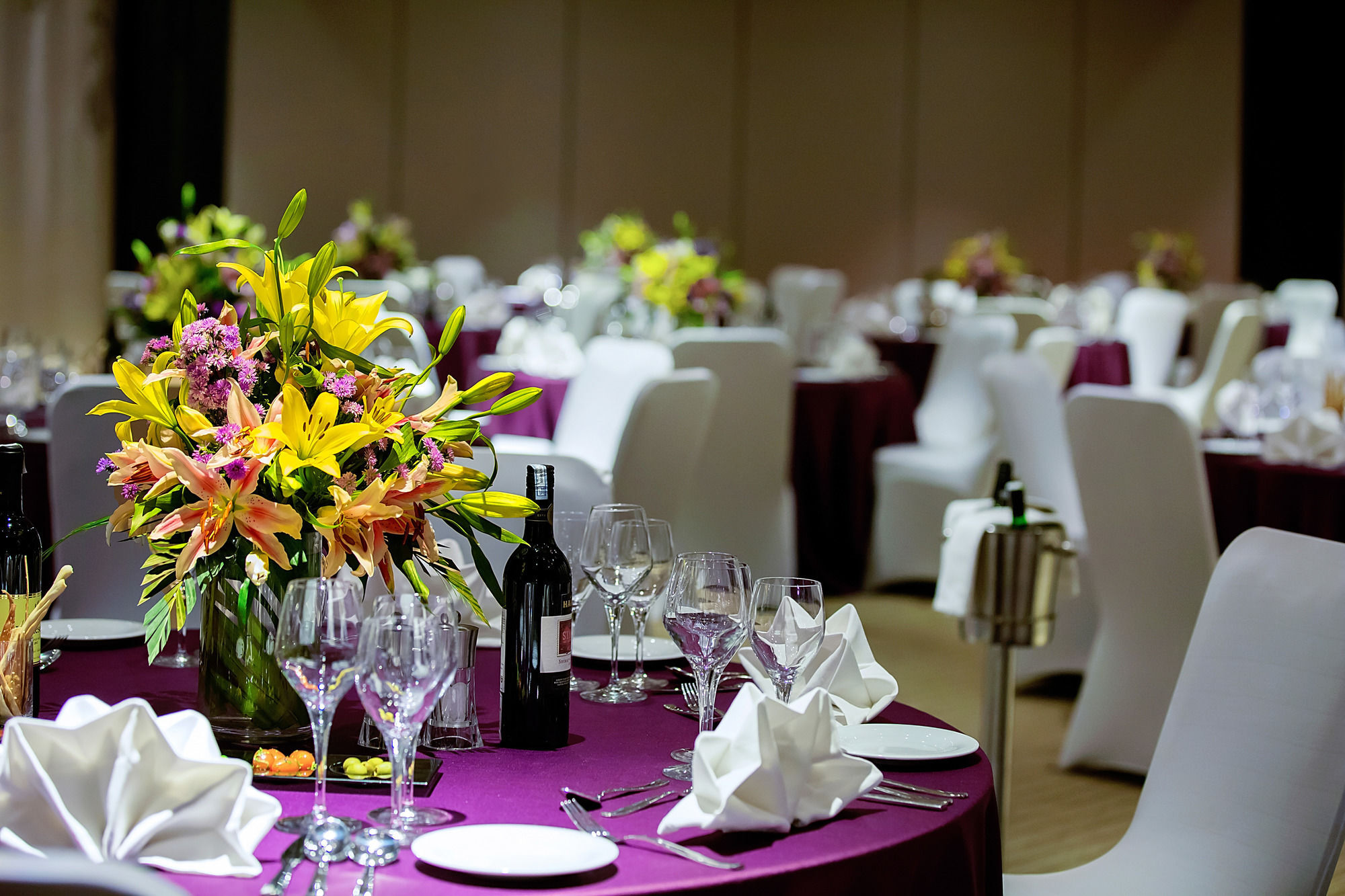Grand Mercure Mysore - An Accor Brand Dış mekan fotoğraf A table set for a formal dinner